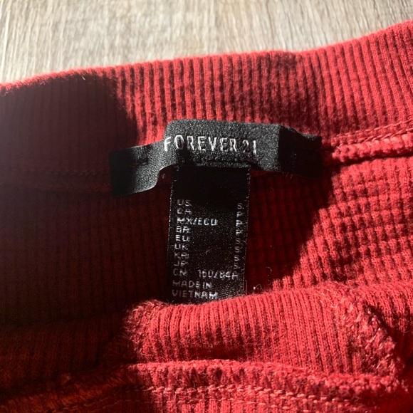 Red pull over - Picture 2 of 3